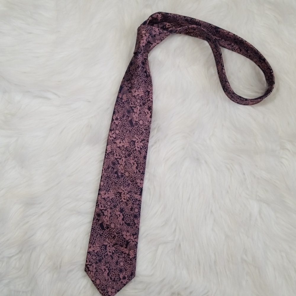 Michael Kors pattern Silk men Tie. - Picture 2 of 8